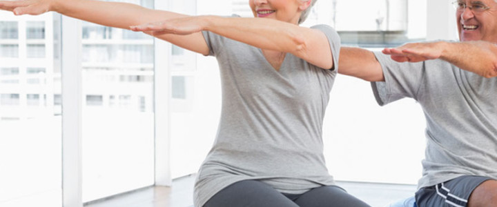 Como o Pilates pode ajudar na prevenção e recuperação de quedas em idosos?